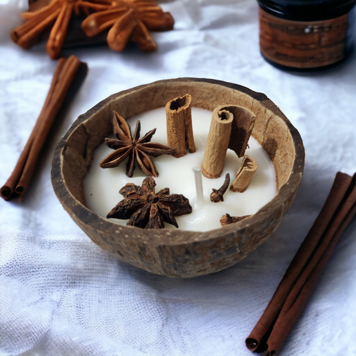 Cinnamon coco shell candles